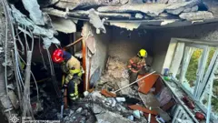 поврежденный жилой дом в Днепре