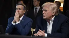 Дональд Трамп опубликовал фотографии, на которых видно, как он вместе с другими американскими чиновниками следил за операцией по поимке Мадуро