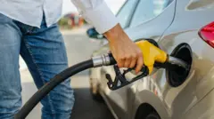 உயர்ந்த கச்சா எண்ணெய் விலை - பெட்ரோல் விலை அதிகரிக்குமா?