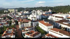 Vista aéreabrusque e ponte preta palpiteCayalá