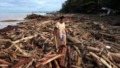 penampakan-kayu-gelondongan-yang-hanyut-bersama-banjir-di-sumatra