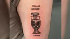 Ден Томас зробив татуювання