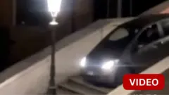 படிக்கட்டுகள் இருக்கும் போது சாலைகள் எதற்கு? வினோதமான முறையில் காரை ஓட்டிய முதியவர்! 