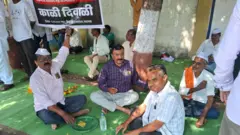 काळी दिवाळी साजरी केल्याबद्दल शेतकऱ्यांवर गुन्हे दाखल करण्यात आले आहेत.