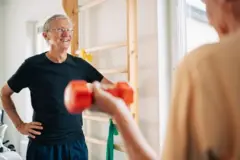 तज्ज्ञांनुसार, आपण वयाच्या तिशीत आपली सर्वोच्च शारीरिक तंदुरुस्ती गाठण्याचा प्रयत्न केला पाहिजे, जेणेकरून आपल्या वृद्धापकाळात आपण निरोगी राहू