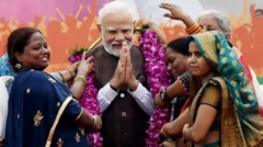 ਮੋਦੀ ਦੇ ਗਲ਼ੇ ਵਿੱਚ ਹਾਰ ਪਾਉਂਦੀਆਂ ਮਹਿਲਾਵਾਂ