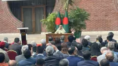 গণভবনে সংবাদ সম্মেলন করেন প্রধানমন্ত্রী শেখ হাসিনা।