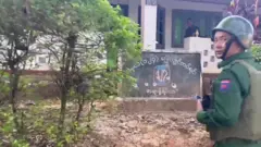 Myanmar, intambara zasubiriye, leta ya gisirikare inemera ko yatakaje ibice yagenzura.