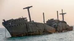 کشتی یونانی در ساحل کیش