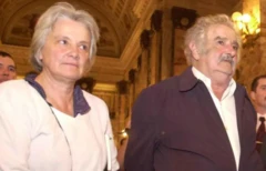 Mujica e Topolansky caminham lado a lado