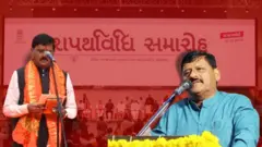 કાંતિ અમૃતિયા કોણ છે, અમૃતિયા અને ગોપાલ ઇટાલિયા વિવાદ, અમૃતિયા રાજ્કયક્ષાના શ્રમ અને રોજગાર મંત્રી કેવી રીતે બની ગયા, મોરબી ઝૂલતો પુલ દરમિયાન કૂદી પડ્યા, પ્રકાશ રવેશિયા મર્ડરકેસનો આરોપ, મોરબીમાંથી છ વખત ધારાસભ્ય, બીબીસી ગુજરાતી