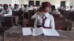Foto ofstudents wey dey write Waec