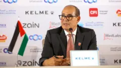 المغربي بادو الزاكي مدرب المنتخب الأردني في مؤتمر صحفي في العاصمة الأردنية عمّان