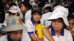 လှိုင်သာယာစက်မှုဇုန်အထည်ချုပ် အလုပ်သမားတစ်ဦး 