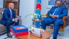Ambasaderi Shimon Solomon yakiriwe na Minisitiri w'ingabo Jean Pierre Bemba kuwa kane