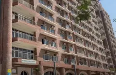 शारदा यूनिवर्सिटी में छात्रा की आत्महत्या का पूरा मामला क्या है?