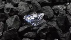 செயற்கை வைரம் எப்படி தயாரிக்கப்படுகிறது?