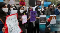 عکس آرشیو: نگرانی فعالان از بازداشت مهاجران افغان در معرض خطر طالبان در پاکستان