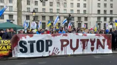 Протест біля Даунінг-стріт