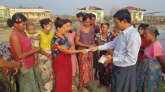 စစ်တွေမြို့နယ် ကနေ ပုဏ္ဏားကျွန်းဘက်ကို ဆက်သွယ်ထားတဲ့ လမ်းပိုင်း တပ်နယ်ဒေသအတွင်းကို ရောက်ရှိချိန်မှာဘဲ ဦးဝေဟင်အောင် ပါတဲ့ ကား ၃ စီးဖမ်းခံခဲ့ရတာလို့ ဦးဝေဟင်အောင် မိသားစုဝင် တစ်ဦးက ဘီဘီစီကို အတည်ပြုပါတယ်။ 