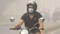 वायू प्रदूषणापासून स्वतःला वाचवण्यासाठी कोणता मास्क वापरावा? वाचा