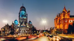 ग्लोबल सिटीच्या जाळ्यात मुंबई