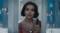 Atriz Rachel Zegler na versão 'live action' de Branca de Neve