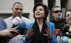 Gazeteci Sedef Kabaş 'Cumhurbaşkanına hakaret' ve 'suç işlemeye tahrik' iddiasıyla gözaltına alındı