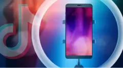 在肯亞貧困社區中，有許多年輕女性會在影音社交平台TikTok上「出賣自己」，進行裸舞直播。她們甚至會被所謂的「網絡皮條客」盯上。