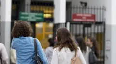 Daarektarri mana barumsaa 'Maurice Ravel Lycée' deeggarsa isaaniif barsiisota galateeffataniiru