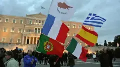 Manifestantes gregos a favorjogo de roleta de ganhar dinheiroum novo acordo sobre a dívida nacional grega durante a crisejogo de roleta de ganhar dinheiro2015. 