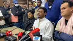 ঢাকা -৮ আসনে প্রার্থী হওয়ার পর সাংবাদিকদের প্রশ্নের উত্তর দেন এনসিপি নেতা নাসীরুদ্দীন পাটোয়ারী