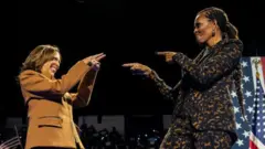 Vice President Kamala Harris (L) and former first lady Michelle Obama (R)