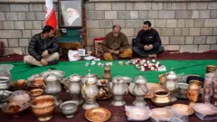 জম্মু-কাশ্মীরের শ্রীনগরে ইরানে ক্ষতিগ্রস্তদের জন্য গণ অনুদান সংগ্রহ করা হচ্ছে