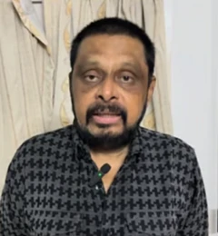 தனது முதல் படமான புதுவசந்தம் தயாரிப்பாளர் ஆர்.பி.செளத்ரி குறித்து இயக்குனர் விக்ரமன் பிபிசி தமிழிடம் பேசுகையில் ‘நான் அந்த செய்தியை கேள்விப்பட்டதில் இருந்து நிலை குலைந்து போய் இருக்கிறேன் என்றார்.