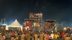 இசை நிகழ்ச்சி பாதியில் நிறுத்தம் ஏன்? 