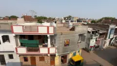 Vista de la zona residencial de Meghaninagar desde una azotea