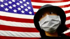 미국 국기를 바라보는 대만인