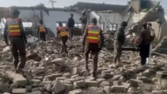 د سیمې ځینې اوسېدونکي وايي، چاودنه خورا زوروره وه.