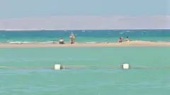 Xeebta badda ee ay dadku ku dabaashaan