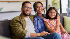 आई वडिलांना चष्मा असेल तर त्यांच्या मुलांनाही लहान वयातच चष्मा लागतो का?
मायोपिया, myopia, bbc marathi, health