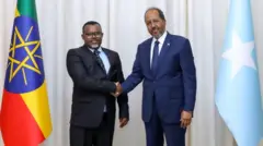 አምባሳደር ሙክታር (ብጸጋም) ኣብ ዝሓለፈ ዓመት ዝተዋህቦ ደብዳበ ሹመት ንፕሬዝዳንት ሓሰን ሼክ ሙሐመድ ኣቕሪቡ እዩ