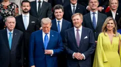 Trump junto a los reyes de Países Bajos y otros mandatarios.