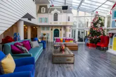 Sala de estar em uma das casas Ronald McDonald em Nova York