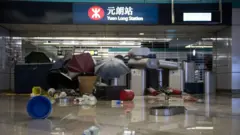 香港元朗“721”事件：前立法会议员林卓廷等7名“非白衣人”被判25至37个月