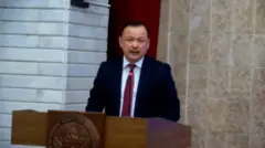 Баяндамачы Улан Примов парламенттин өзүн-өзүн таркатуусу боюнча демилге көтөрүп чыккан депутаттардын ысымын атады