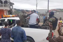 Bamwe mu bariko bahindura intwaro muri Gabon