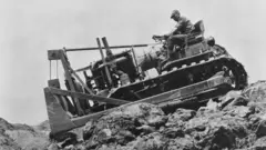 Um trator de esteiras da Caterpillar, cerca de 1931