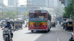 लोकांसमोर वाहतुकीचे नवे पर्याय उपलब्ध आहेत जे बसपेक्षा जलद आहेत.