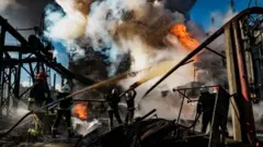 Bombardıman sırasında zarar gören enerji hatları